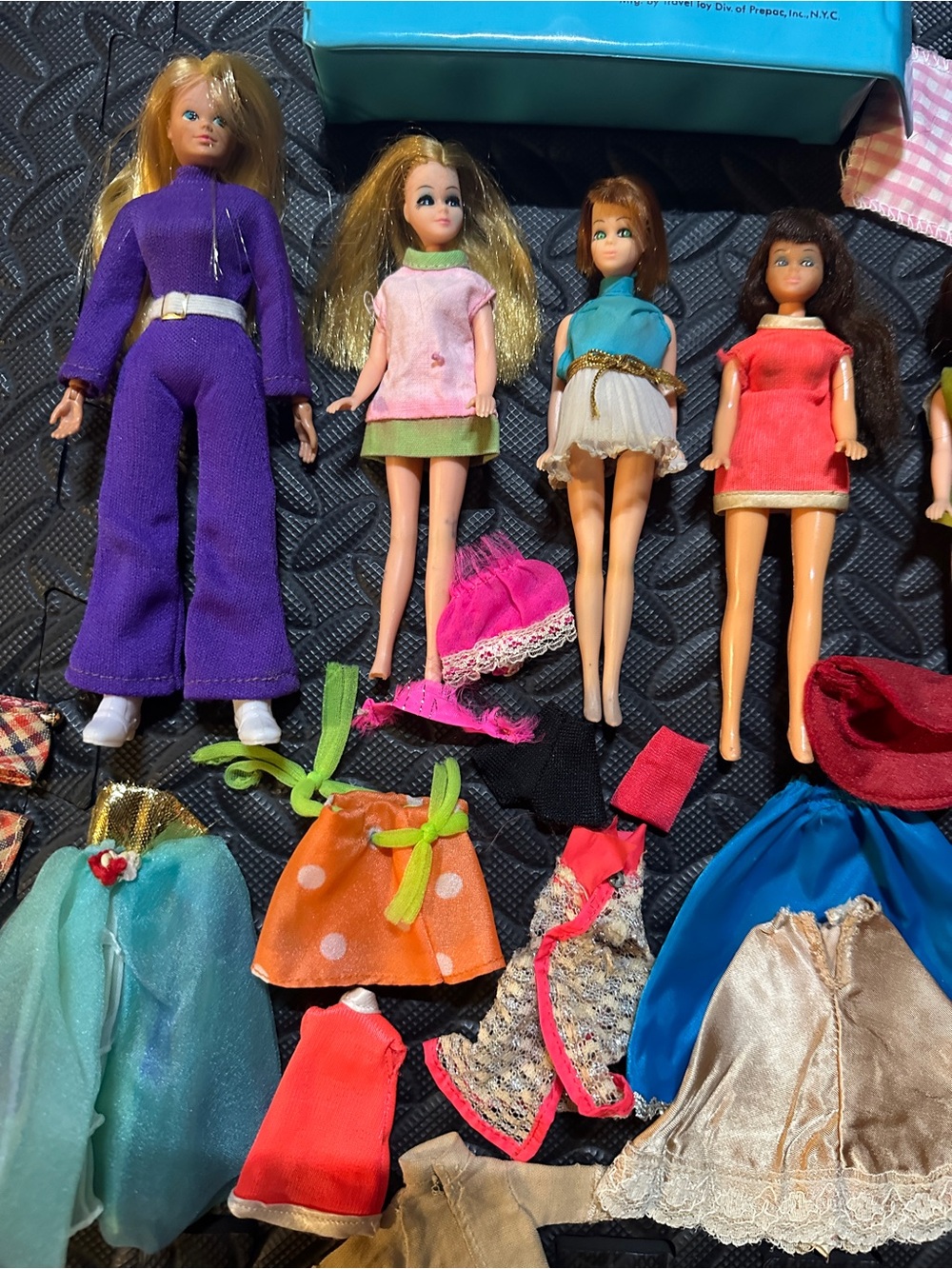 🩷🧸Vintage Dawn & Friends Topper Lot
Dolls With Clothes Shoes and More 1970s🩷 - Picture 2 of 5